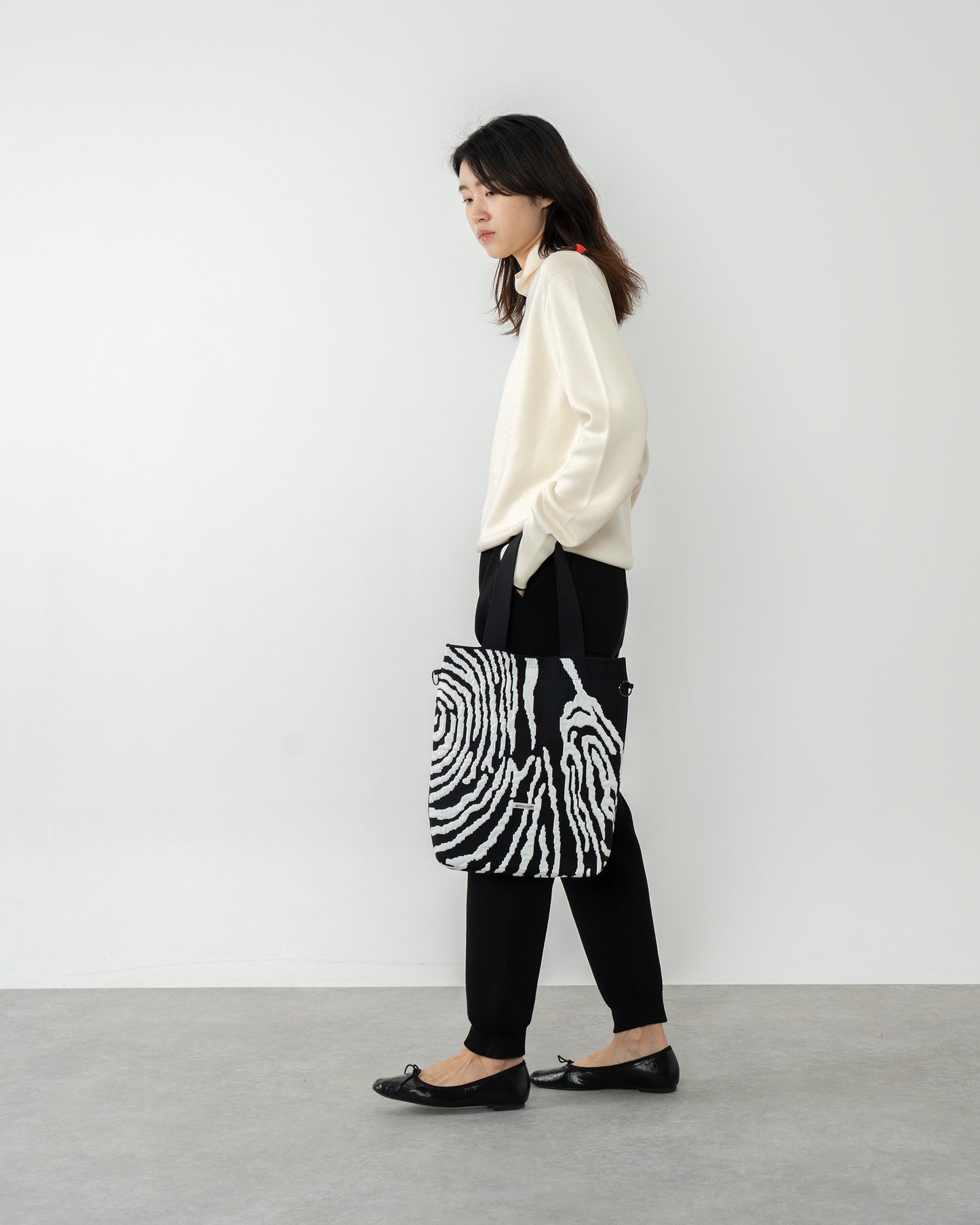 Wood cut Jacquard TOTE-BLACK