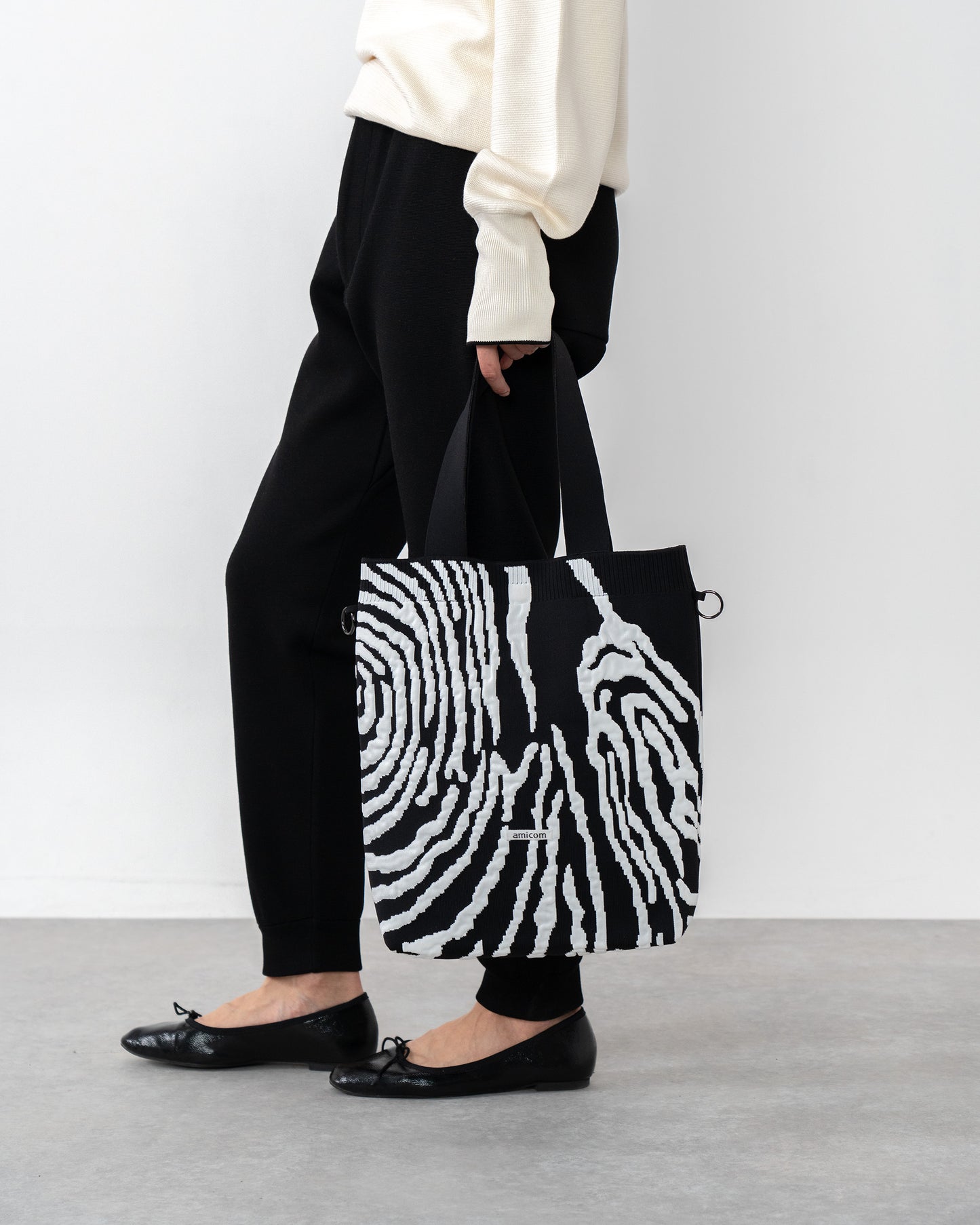 Wood cut Jacquard TOTE-BLACK