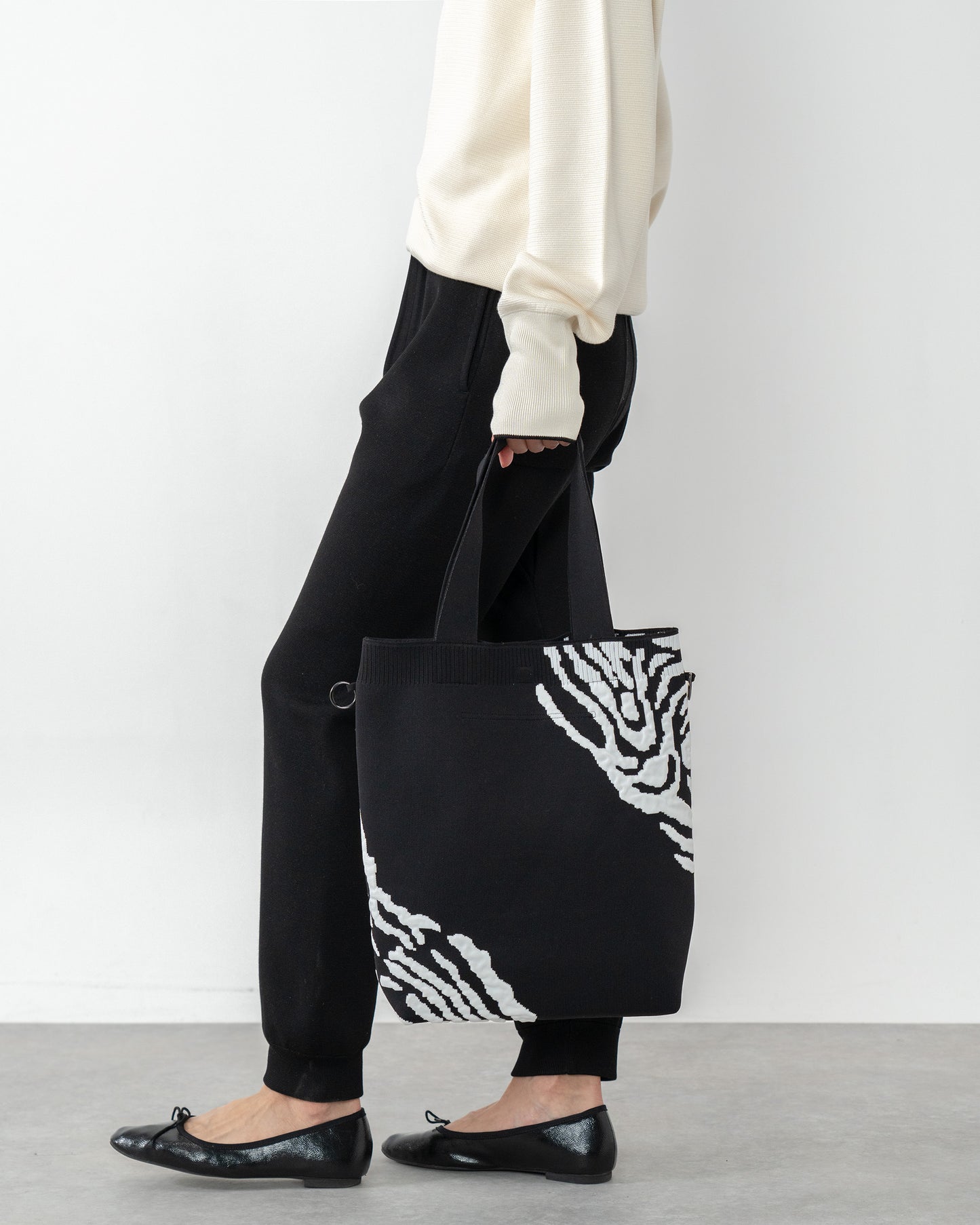 Wood cut Jacquard TOTE-BLACK
