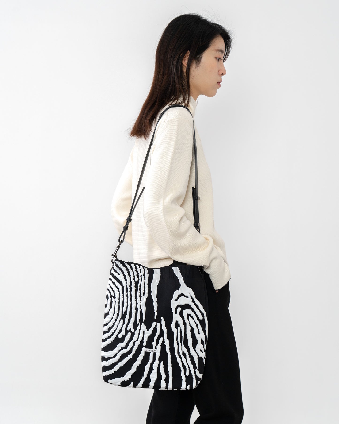 Wood cut Jacquard TOTE-BLACK