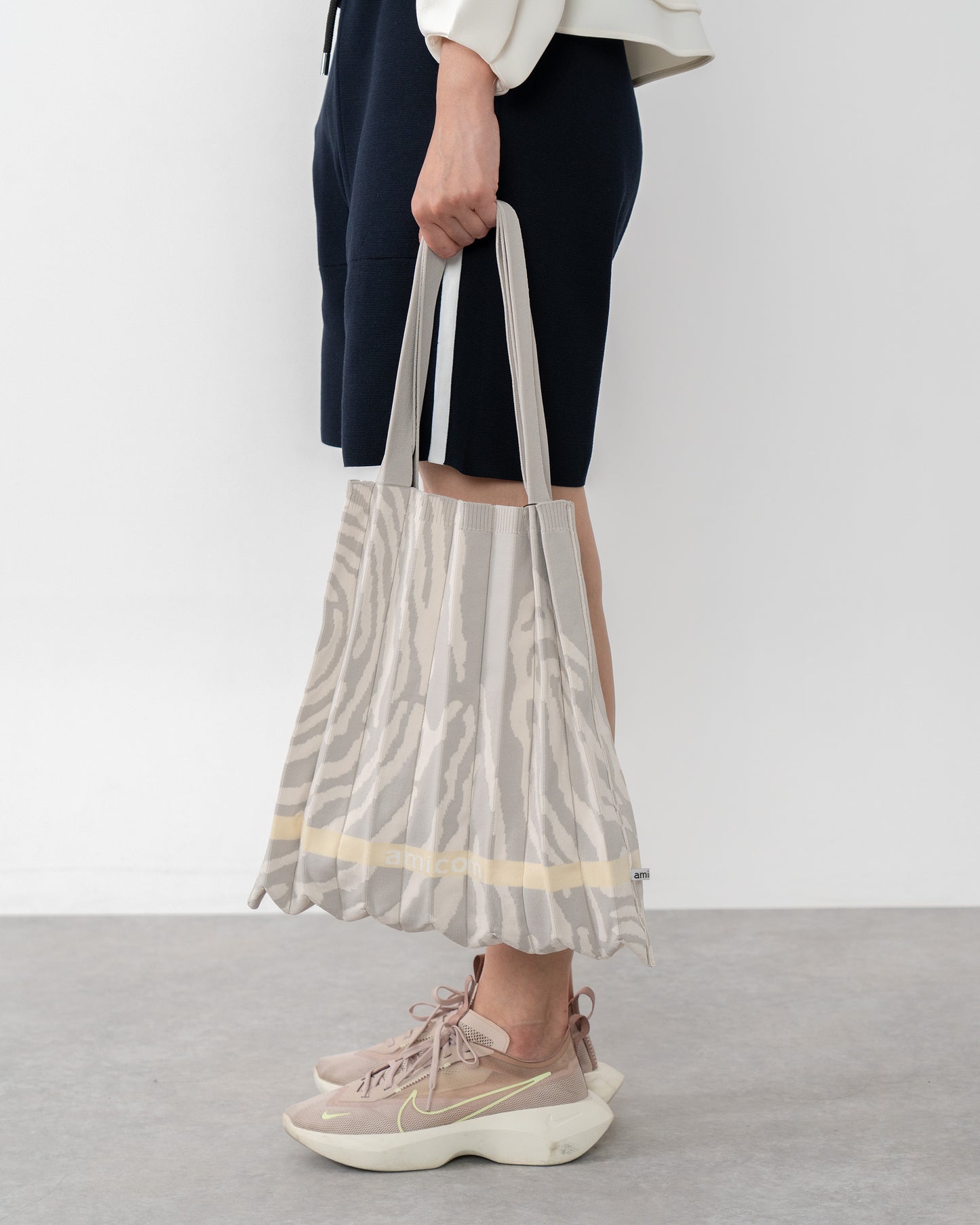 Wood cut Partten PLEATS KNIT BAG-Greige