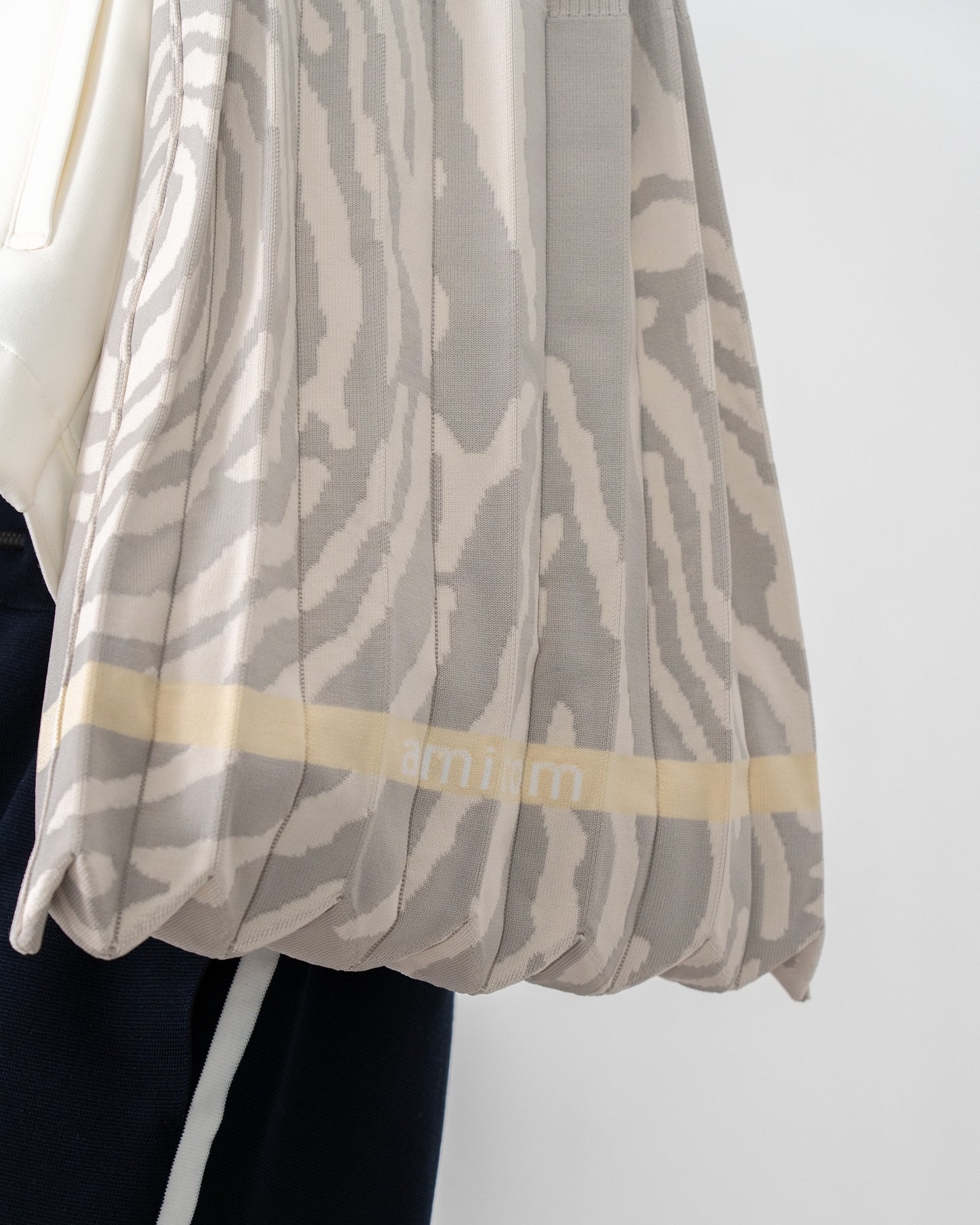 Wood cut Partten PLEATS KNIT BAG-Greige