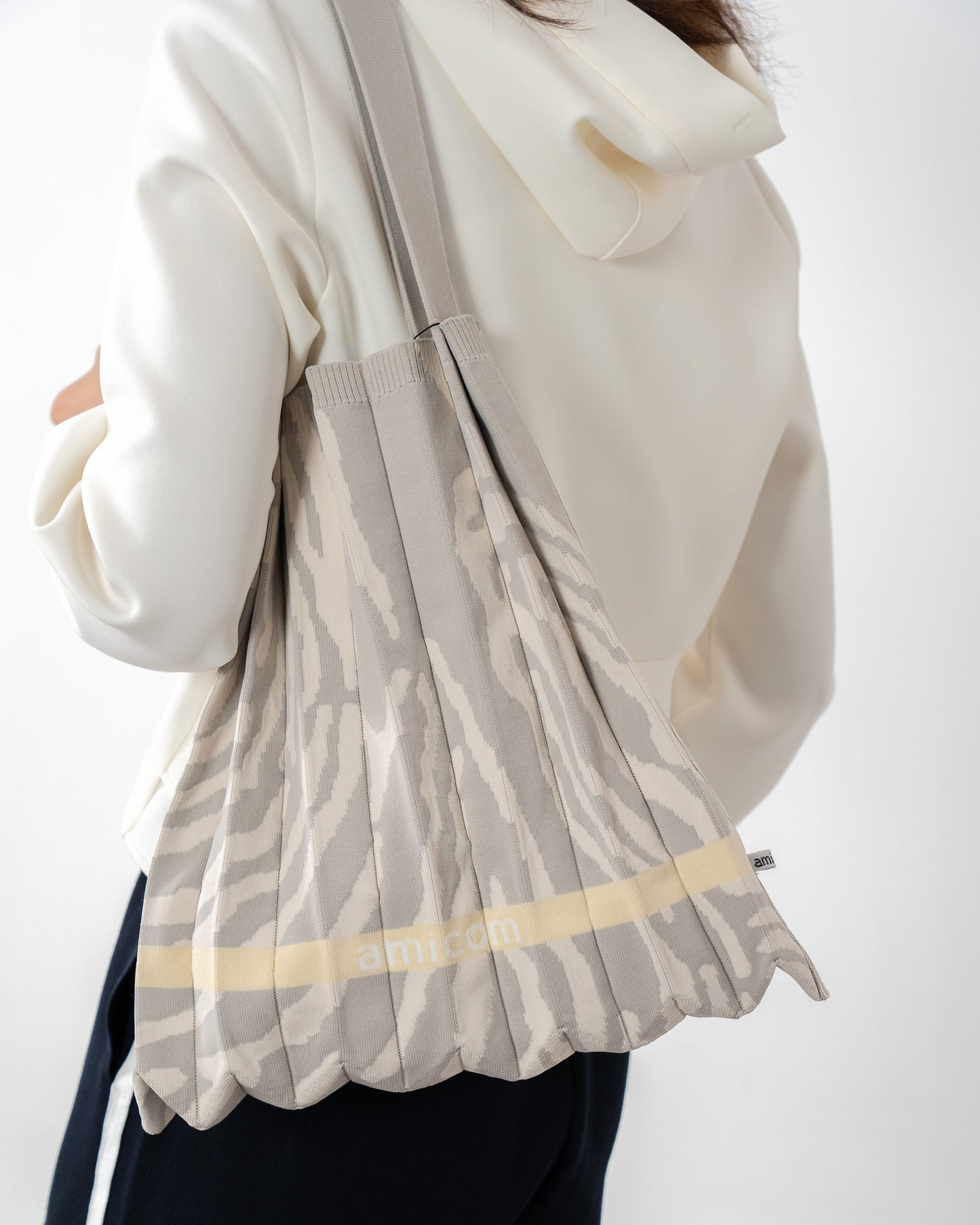 Wood cut Partten PLEATS KNIT BAG-Greige