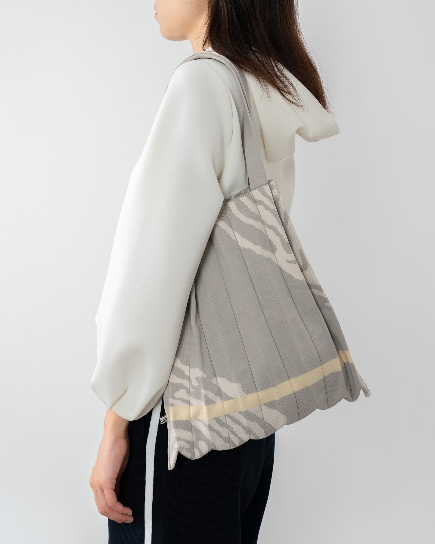 Wood cut Partten PLEATS KNIT BAG-Greige