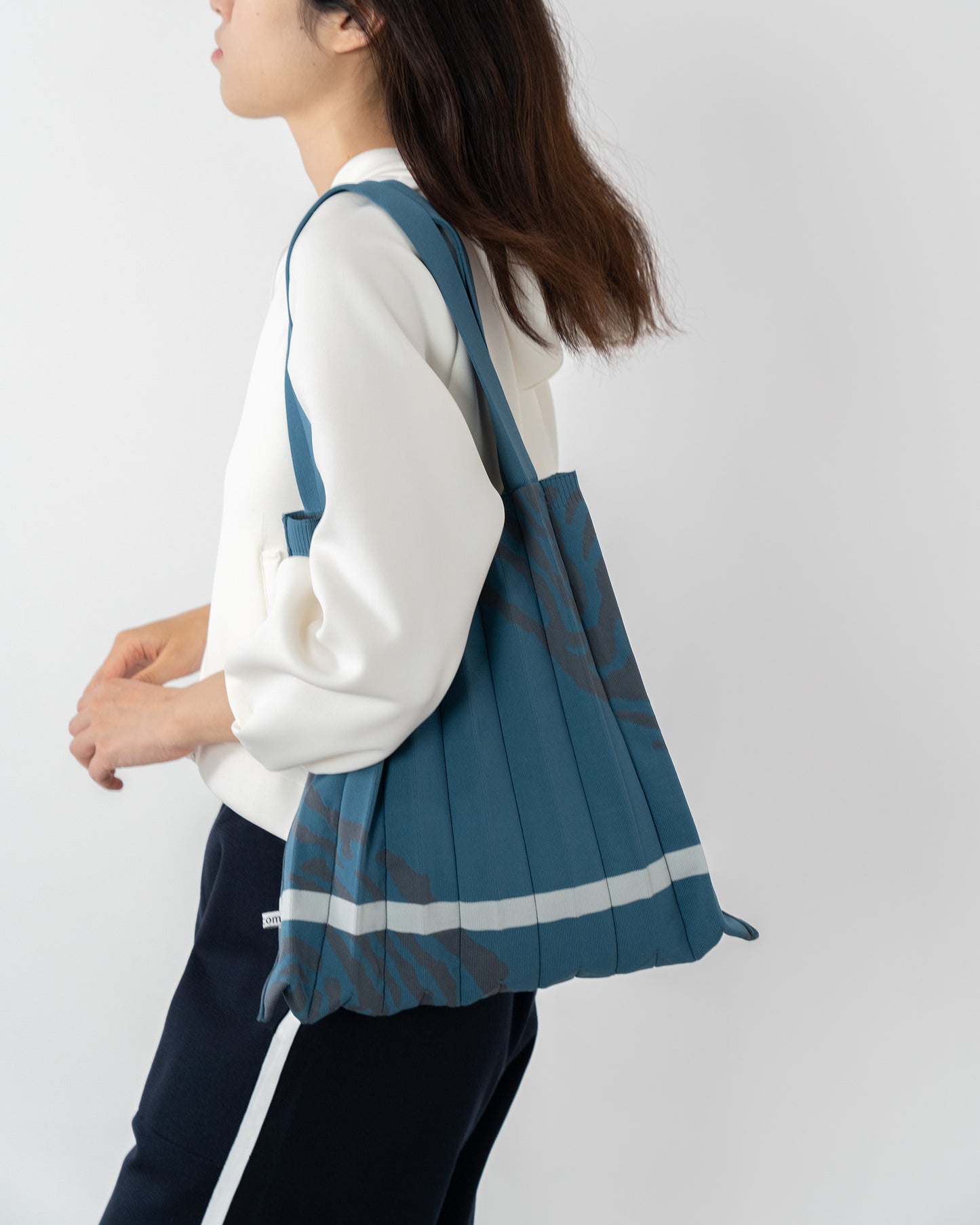 Wood cut Partten PLEATS KNIT BAG-Denim