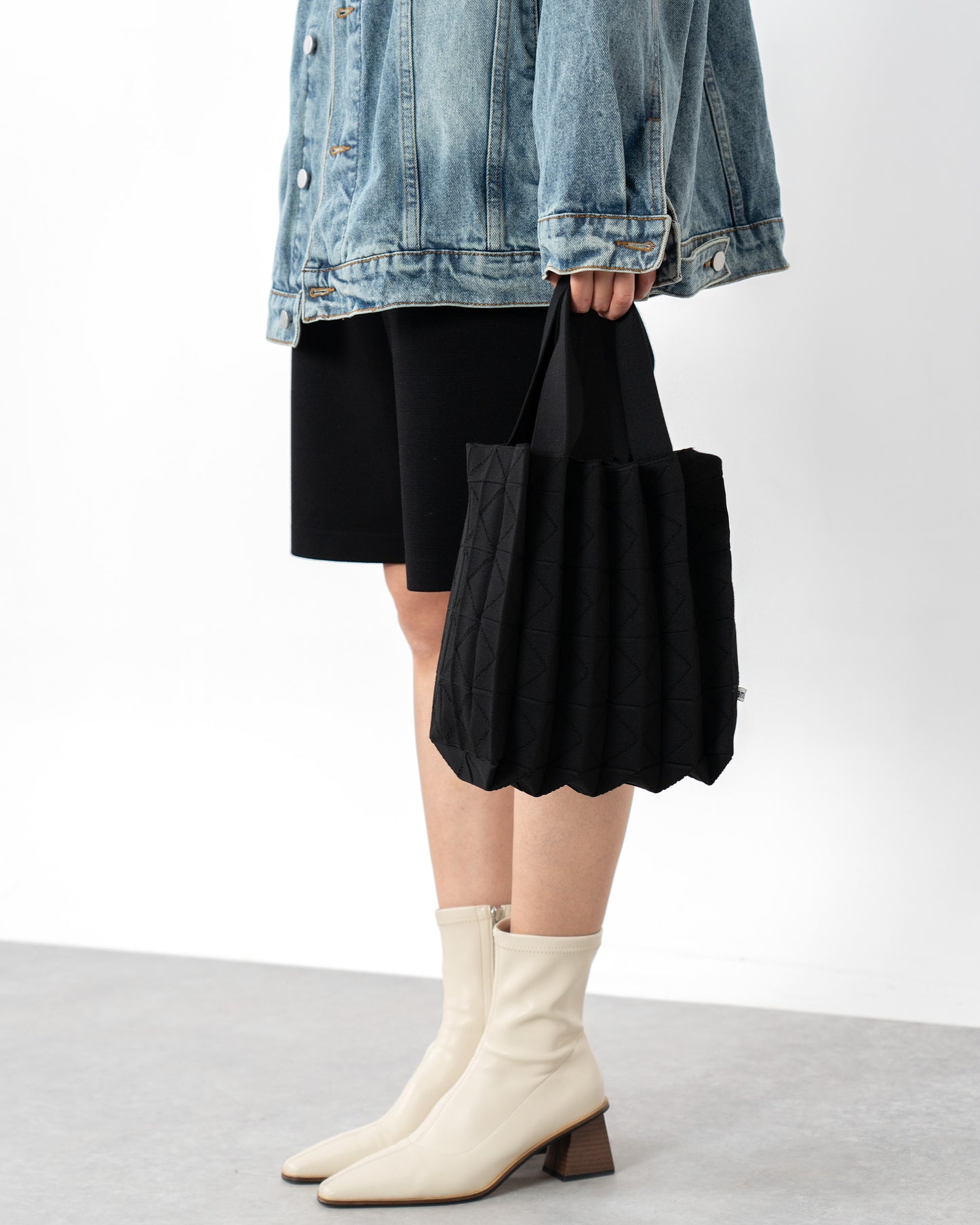 ORIGAMI PLEATS-BLACK