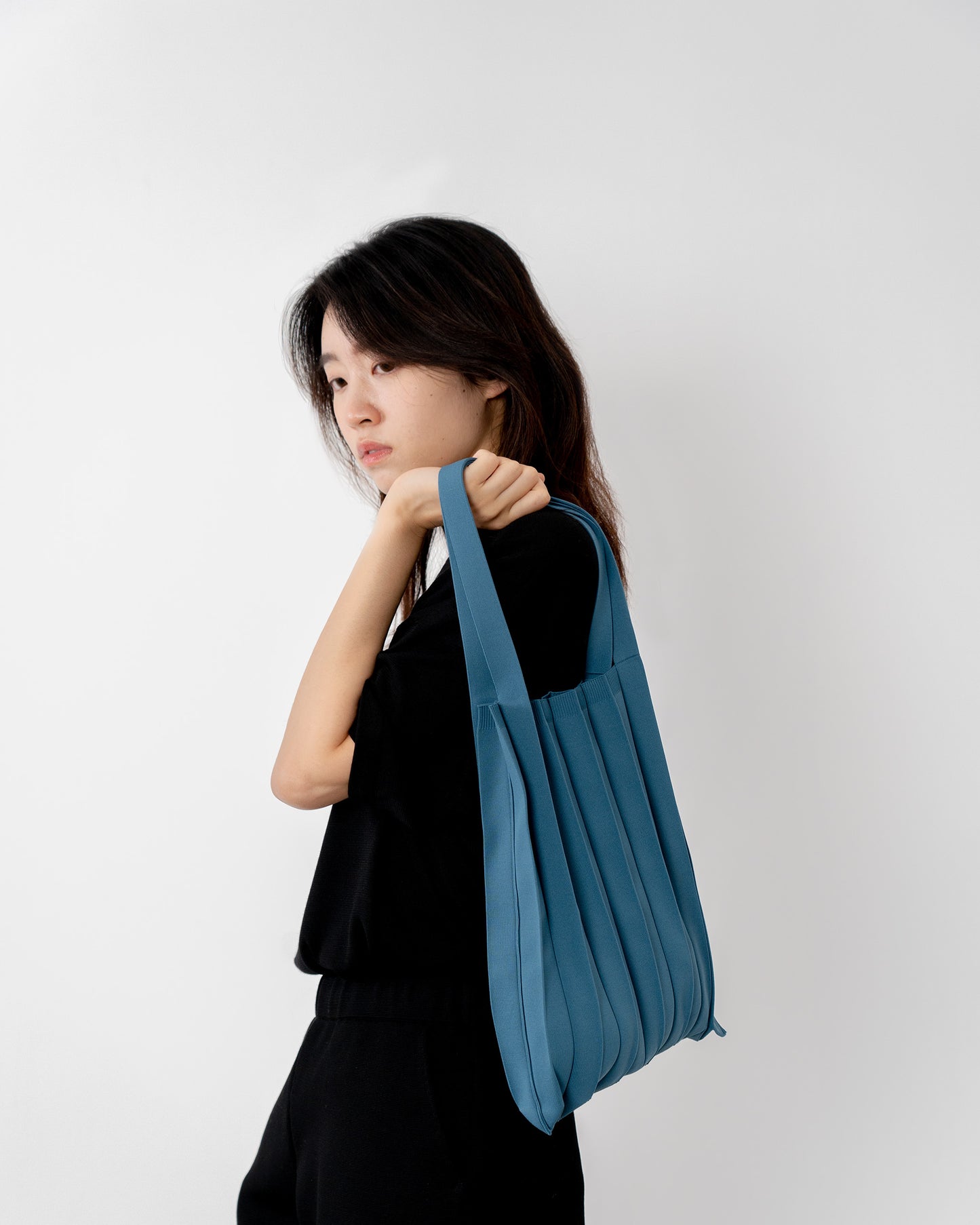 PLEATS KNIT BAG-Denim Blue