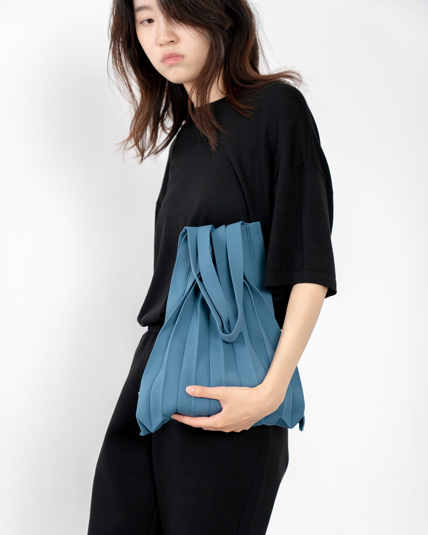 PLEATS KNIT BAG-Denim Blue