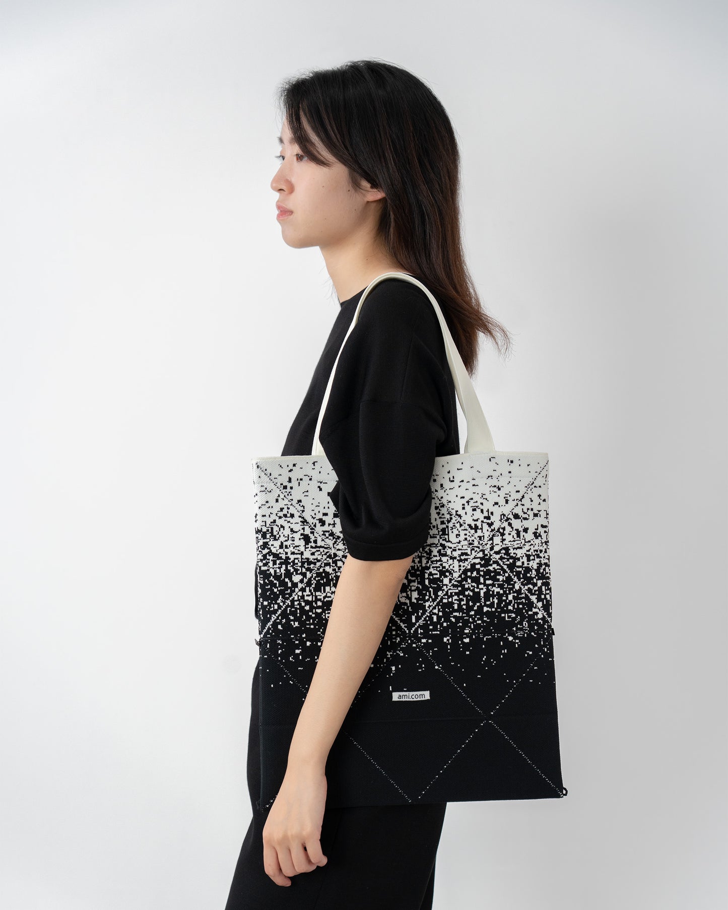 ORIGAMI KNIT BAG-BLACK GRADATION