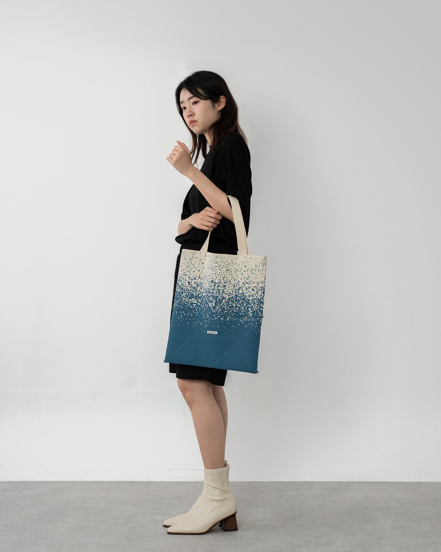 ORIGAMI KNIT BAG-DENIM BLUE GRADATION
