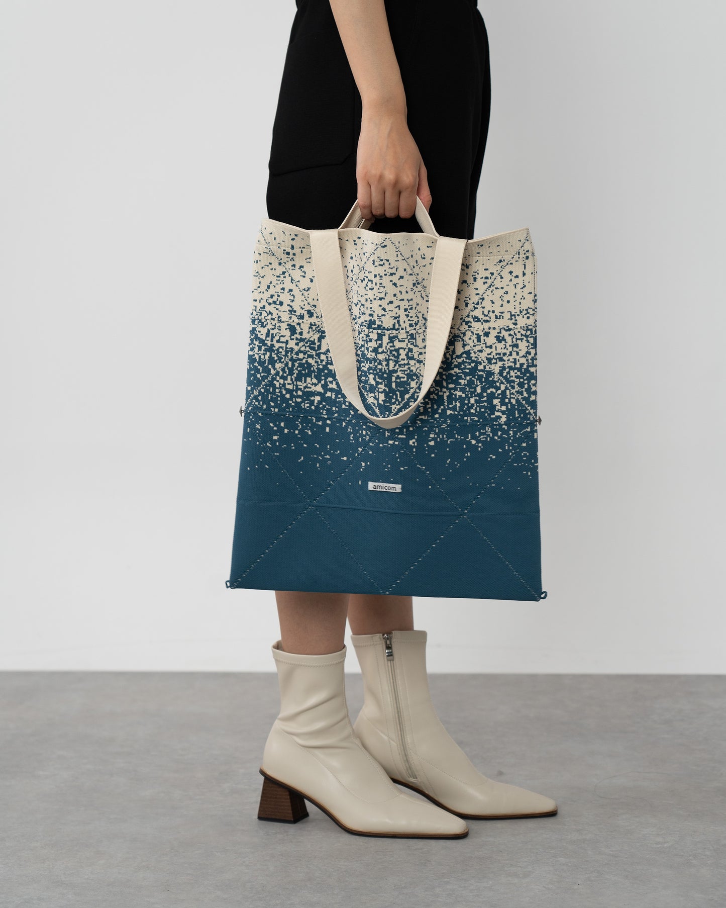 ORIGAMI KNIT BAG-DENIM BLUE GRADATION