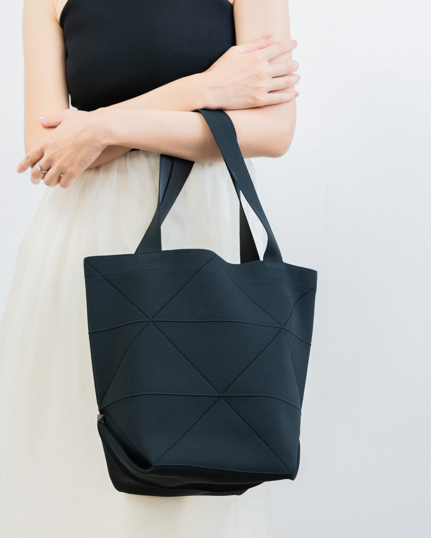 ORIGAMI KNIT BAG-BLACK