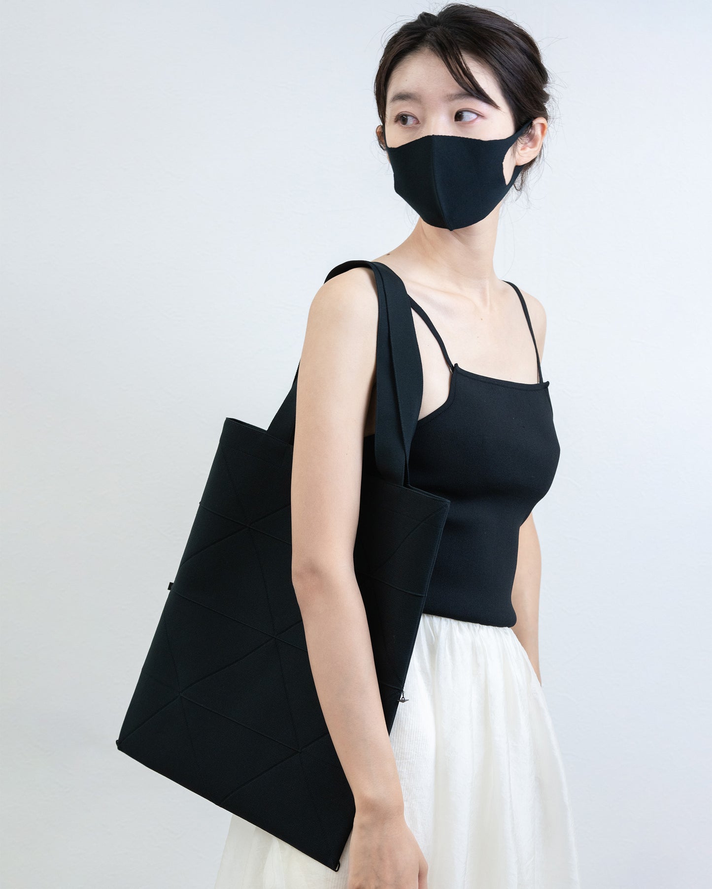 ORIGAMI KNIT BAG-BLACK
