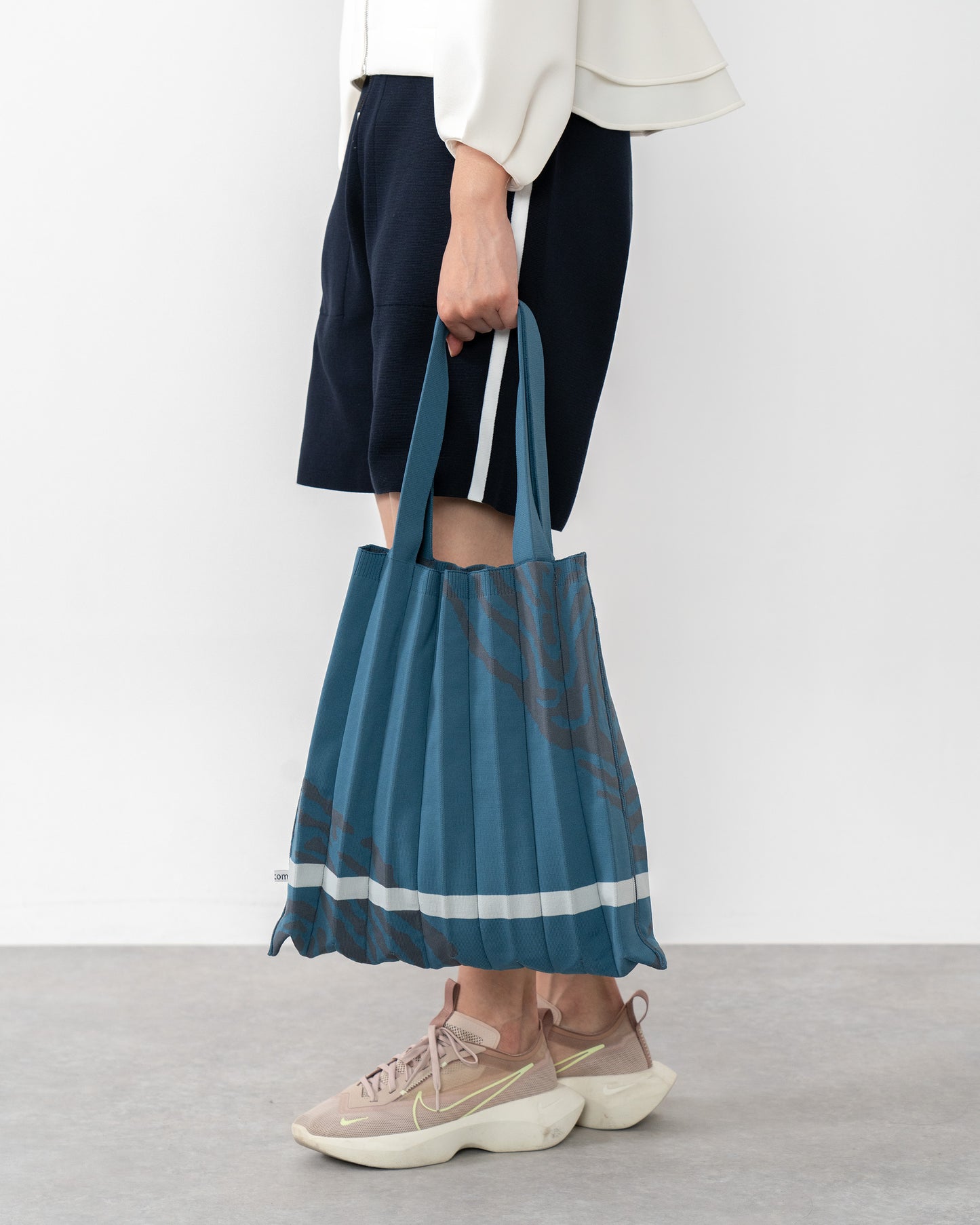 Wood cut Partten PLEATS KNIT BAG-Denim