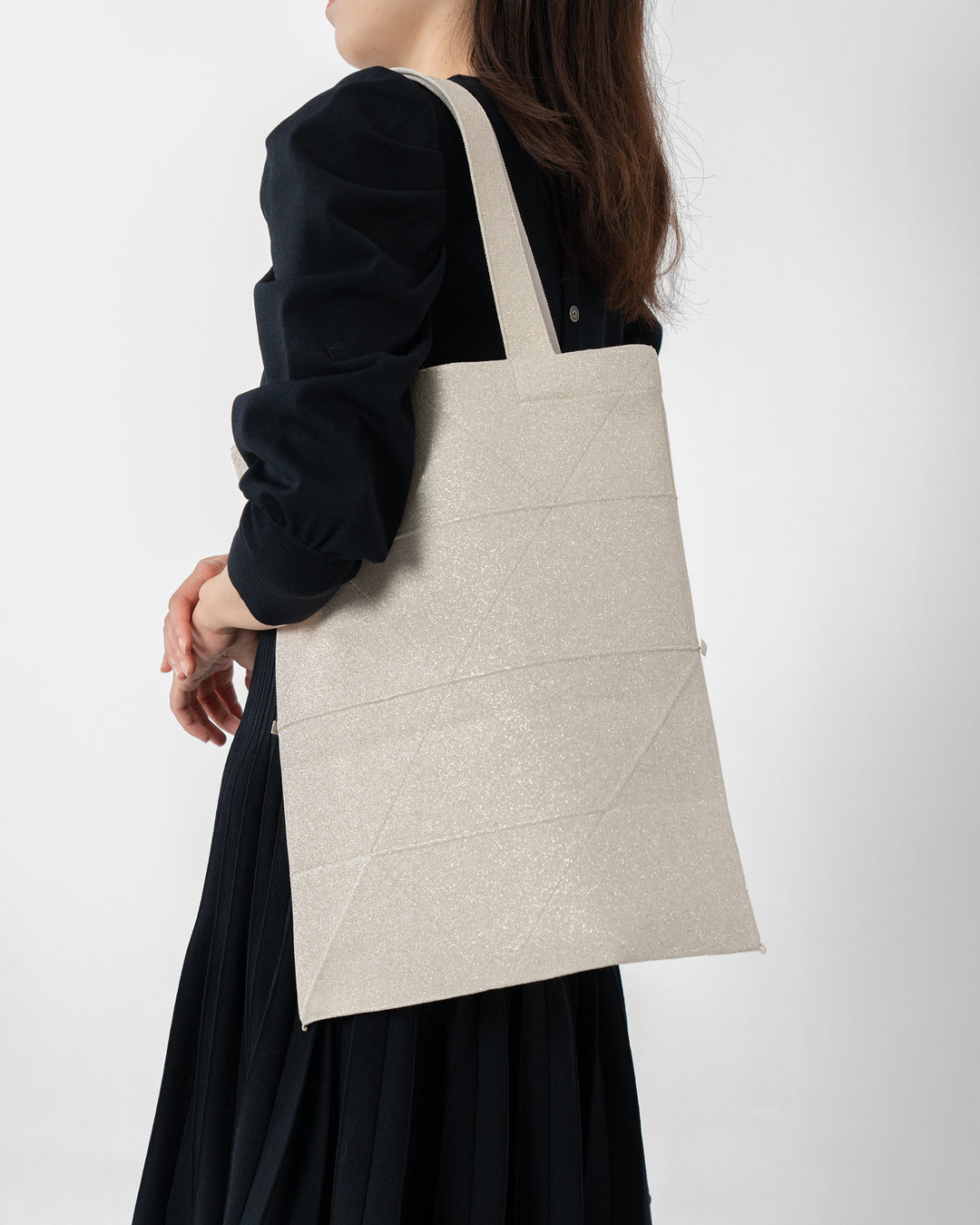 amicom」ORIGAMI KNIT BAG-PLATIUNM折り紙バッグ