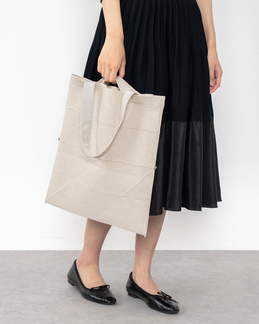 amicom」ORIGAMI KNIT BAG-PLATIUNM折り紙バッグ