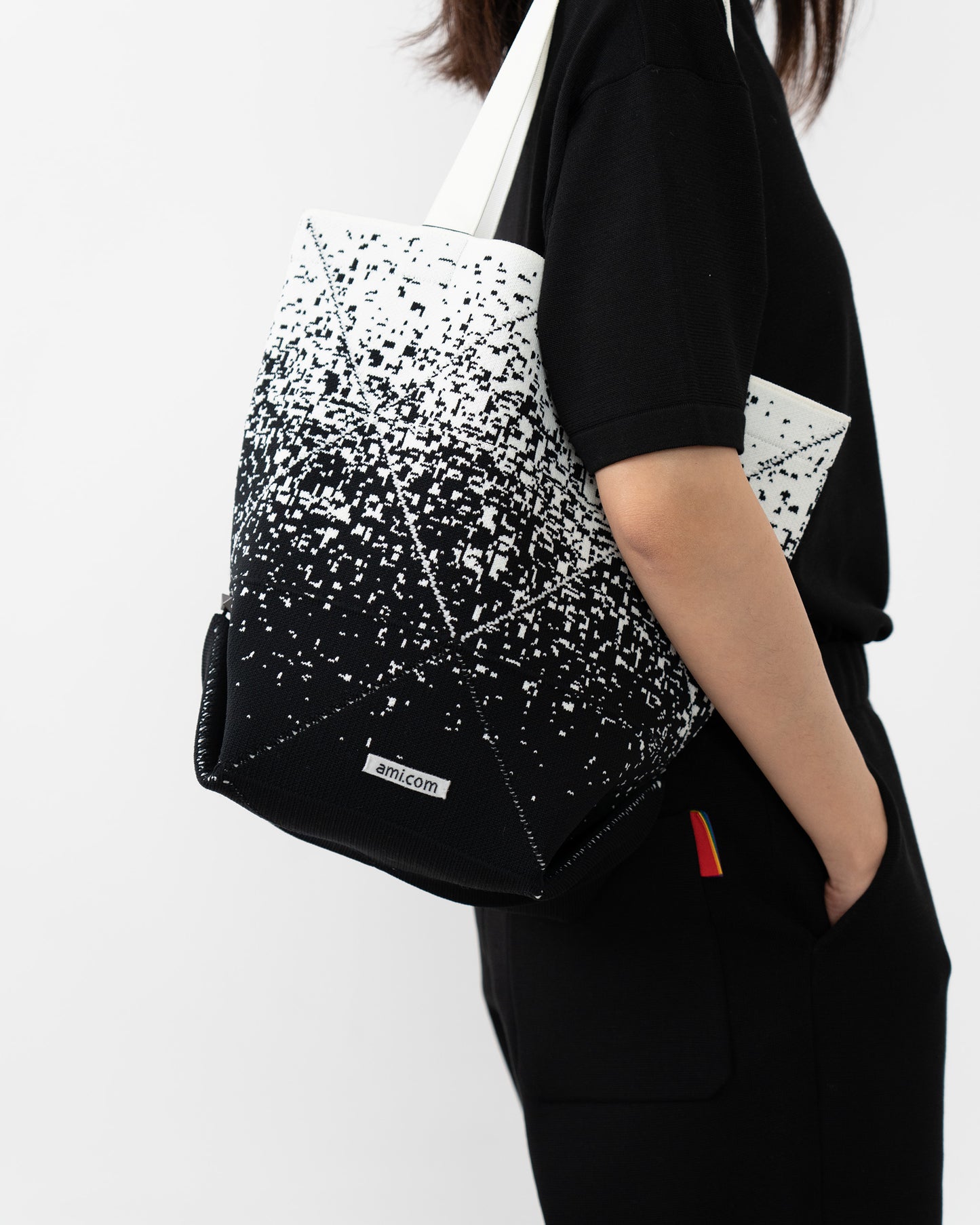 ORIGAMI KNIT BAG-BLACK GRADATION