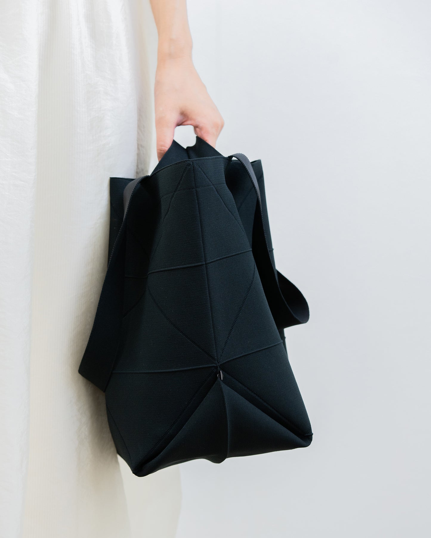 ORIGAMI KNIT BAG-BLACK